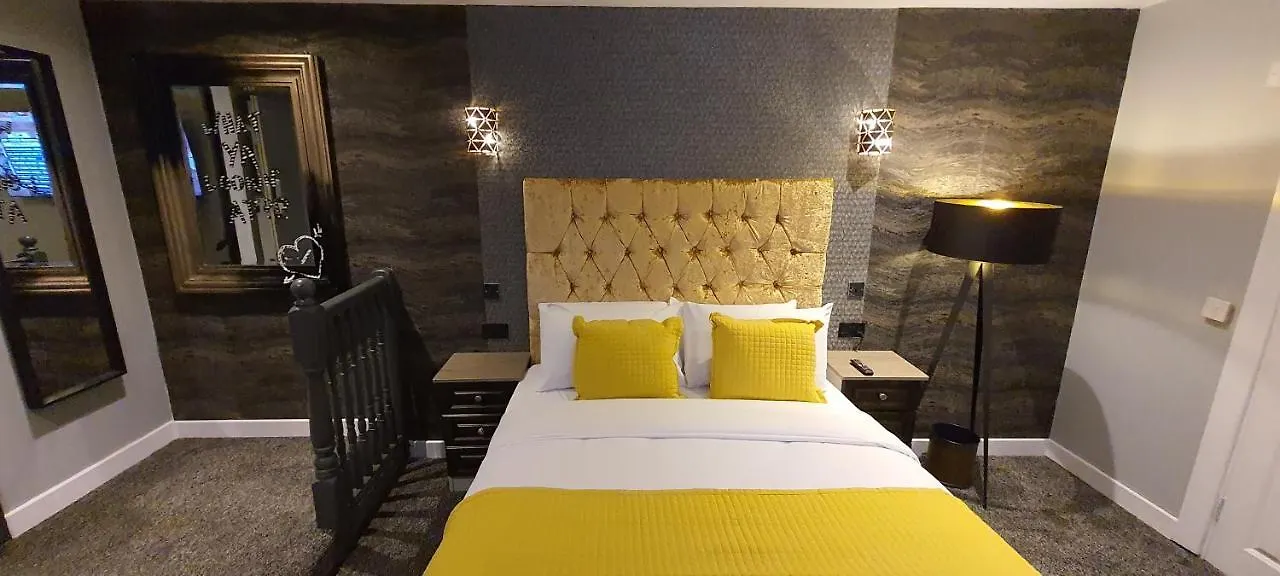 The Gate Hotel Dublin 0*,