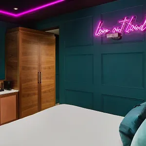 4* Hotel Nyx Christchurch