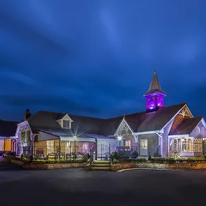 **** Otel Treacys Oakwood Hotel, İrlanda